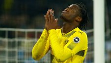 Расистки скандал в Лига Европа! Тифозите на Аталанта обиждали Батшуай