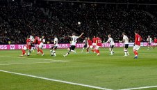 Германия трябва да бие Австрия, ако иска да набере скорост