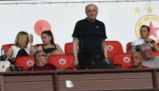 ЦСКА отклонява вниманието със скандала Жеков-Младенов