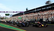 Хаос и драма в Мелбърн! Макс обаче с нова победа