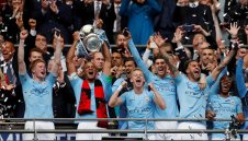 Сити унищожи трагичния Уотфорд на финала за ФА Къп и оформи своя фантастичен требъл