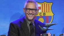 "Да се ши**т"! Мощна подкрепа за Линекер, BBC остана без кадри