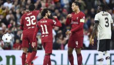 Ван Дайк отвърна на "бившите футболисти"