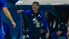 Николай Костов прави сефтето във Вечното дерби