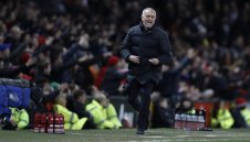 Юнайтед дава нов договор на Моуриньо