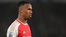 Защитник на Арсенал е аут от националния, пазят го за дербито