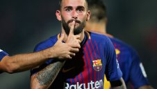 Валенсия продължава да души около Видал