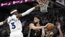 Голдън Стейт с нова загуба, този път от Вълците