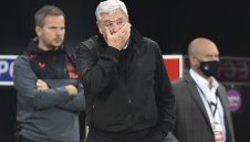 Нови скандали! В Нюкасъл стигнали до бой след загубата от Тотнъм