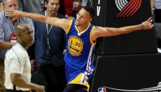 Невероятен Къри! Звездата се завърна и пречупи Портланд с 40 точки