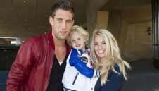 Вижте 11-те най-секси футболни половинки на новаците във Висшата лига