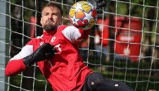 Чужденец ще тренира вратарите на ЦСКА