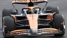 От Ред Бул намекнаха за нередовност в колите на конкурентите