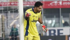 43-годишният Буфон резнал Барса