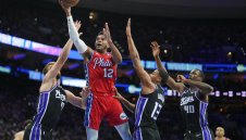 Везенков с 2 точки, Сакраменто пак с тежка загуба