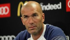 Зидан задържа млад халф