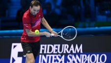 Медведев срази Де Минор и запази шансове