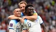 Дори проклятието на ITV не успя да спре Трите Лъва