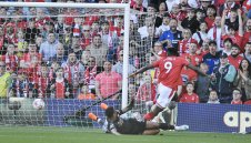 Нотингам удари Арсенал, Манчестър Сити е шампион