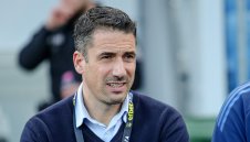 Веласкес задраска халф с големия флумастер