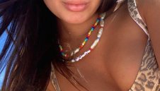 Секси гаджето на скандален тенисист показа шеметно тяло + СНИМКИ