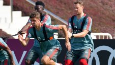 Байерн реагира! Нойер и Мюлер остават до пенсия