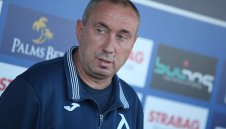 Мъри Стоилов: Левски трябва да отговори на нивото на привържениците