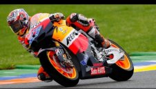 Кейси Стонър с драматична победа във Валенсия