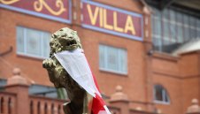 10 от Съндърланд оставиха Астън Вила в зоната на изпадащите