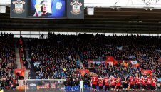 "Светците" наказват феновете си, които се подиграха на трагедията със Сала