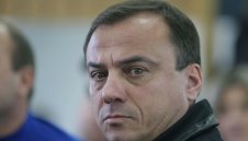 Ликвидират щангите до три години, Нейков безучастно гледа