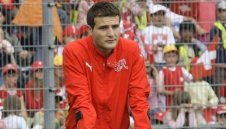 Алекс Фрай с контузия в глезена, Хитцфелд сериозно притеснен