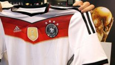 "Адидас" не се шегува, вади 1 милиард евро и за Бундестима