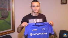 Шампион с Левски подписа с Берое