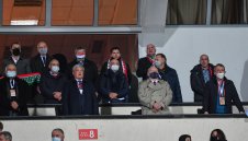 Шеф на БФС критикува Дердменджиев за състава