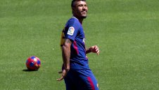 Меси се разграничи от феновете на Барса, приветства Паулиньо