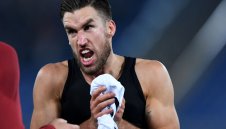 "Старата госпожа" се облизва за Строотман