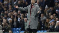 Арсен Венгер: Челси може сам да загуби титлата