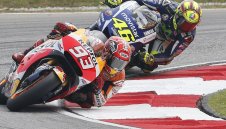 Валентино Роси и Марк Маркес тровят Moto GP + ВИДЕО