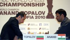 Топалов и Ананд почнаха с ремитата