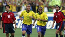 И Моуриньо се влюби в него! Запознайте се с откривателя на звезди: Феномена, Де Бройне...