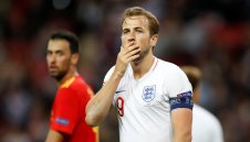 Хари Кейн беснее заради отменен гол: Съдията е страхливец!