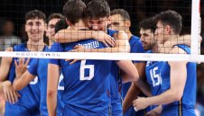 Инфарктна драма! Италия оцеля на Игрите след 0:2 и три мачбола