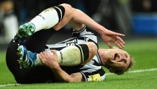 Контузия извади един от героите на Нюкасъл от мача с Дортмунд