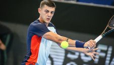 Алекс Лазаров с ударно начало в София, наби тенисист от топ 100