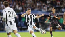 Юве се издъни, но изскочи на върха