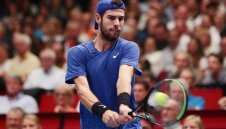 Сензация в Париж: Шампионът Хачанов отпадна още след първия си мач