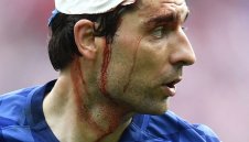 Хърватин влиза в музея на УЕФА