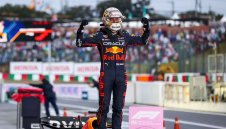 Пак скука! Макс се върна към победите на "Сузука", Сайнц отново на подиума