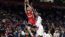 Страхотна драма! Тройка в последната секунда потопи мечтата на Везенков